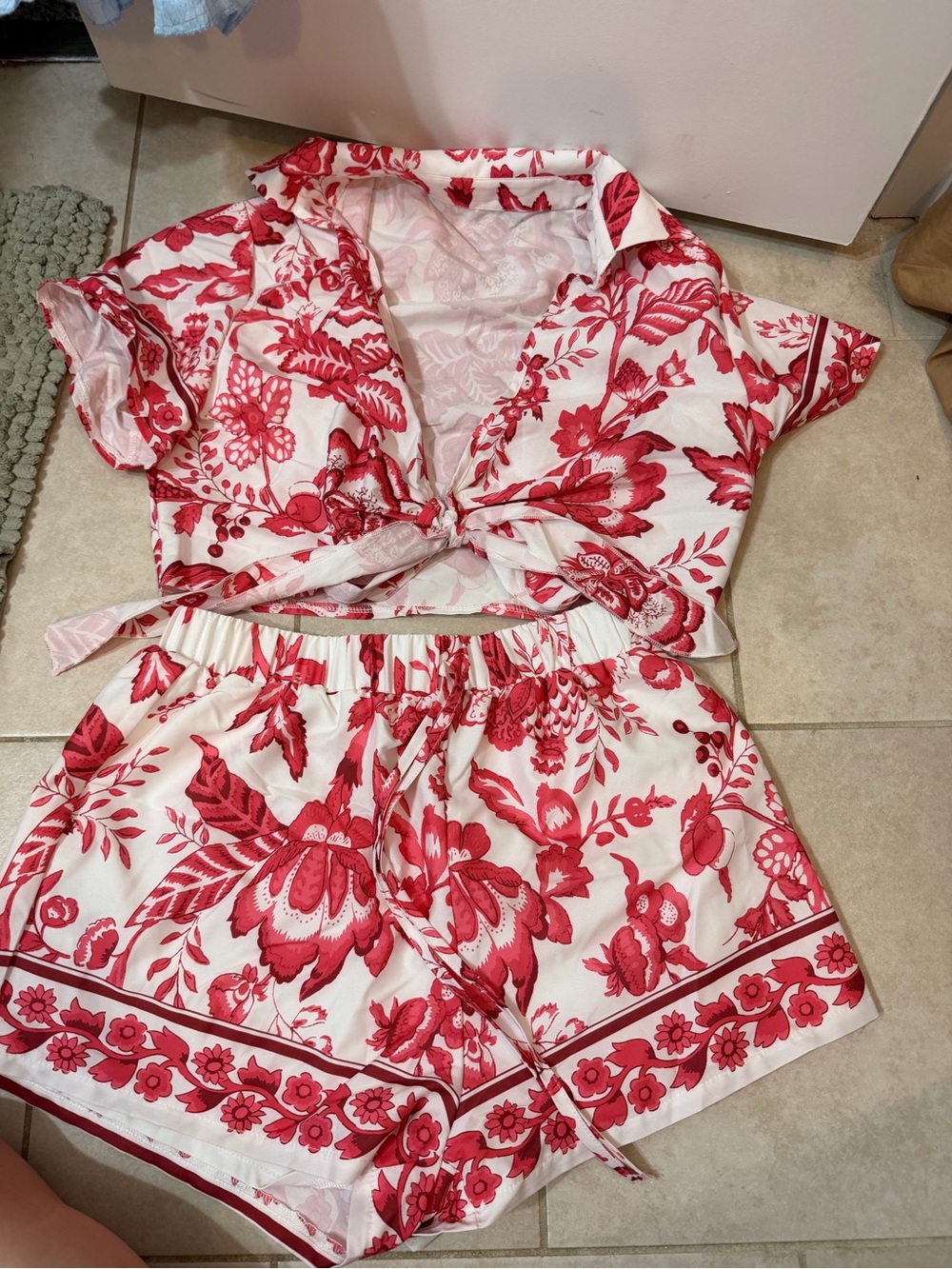 SHEIN White Two-Piece Set with Red Floral Print